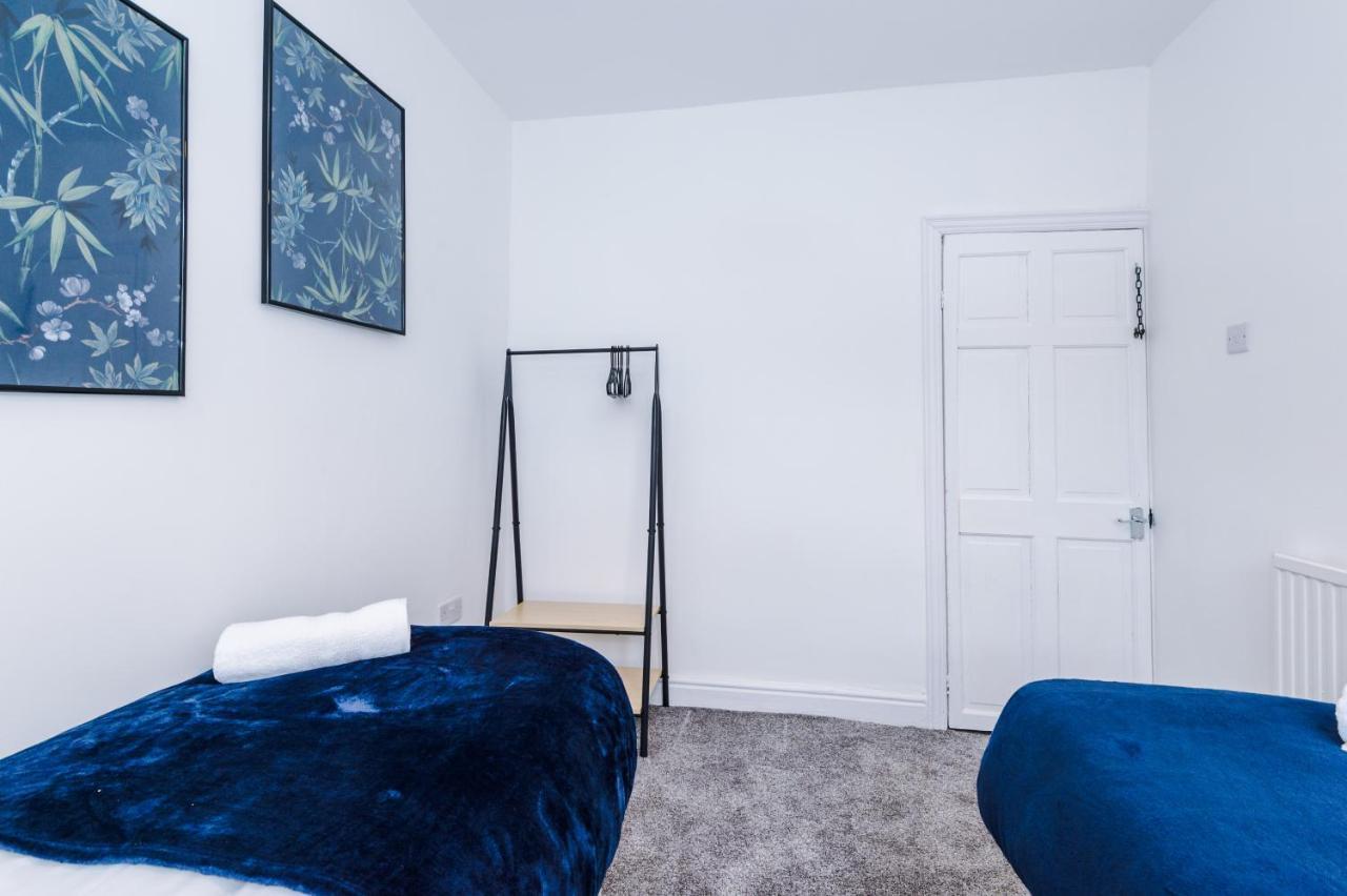3 Bed House Close To Etihad Stadium - Free Parking Holiday home Manchester